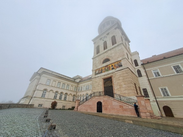 Ködbe borult Pannonhalma 