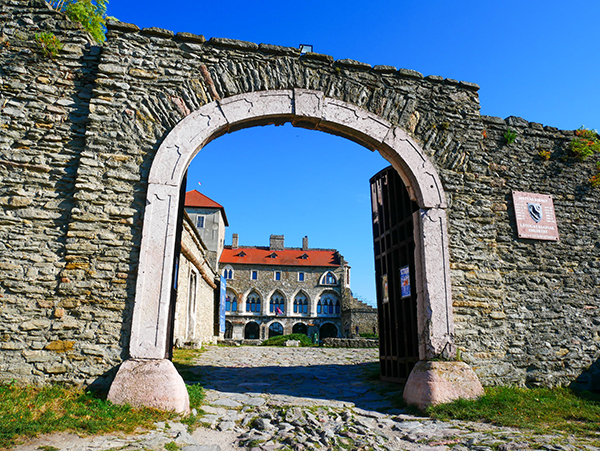 Vár az Öreg-tó partján - Tatai vár